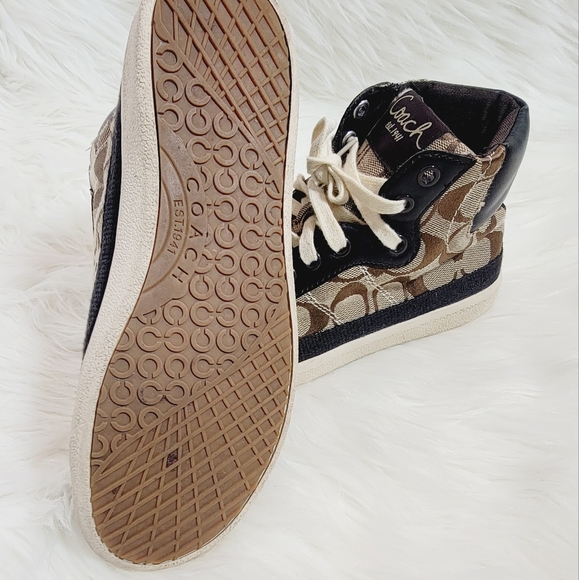 Coach - Picture 3 of 8